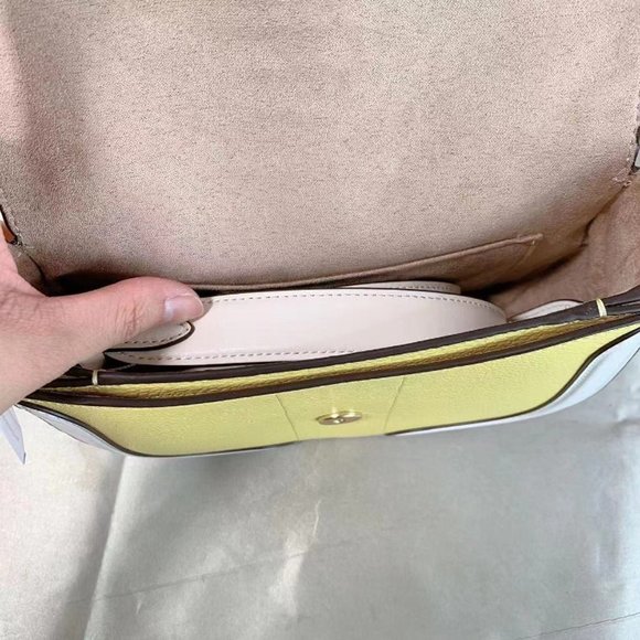 COACH C8296 GEORGIE SADDLE BAG IN COLORBLOCK GOLD/RETRO YELLOW/CHALK - Picture 4 of 5